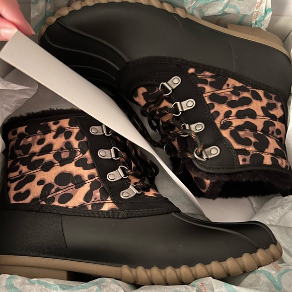 Bare Traps Duck Boot Size 7 - Picture 3 of 4